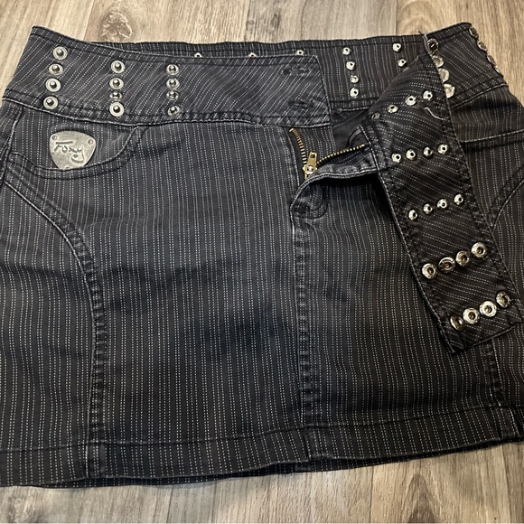 Y2K low rised vintage black skirt with Silver Accents - Picture 5 of 8